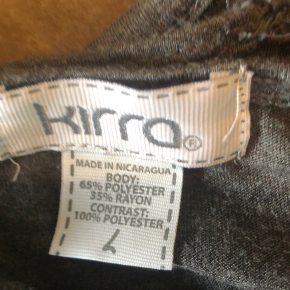 top with ruffles - Picture 3 of 3